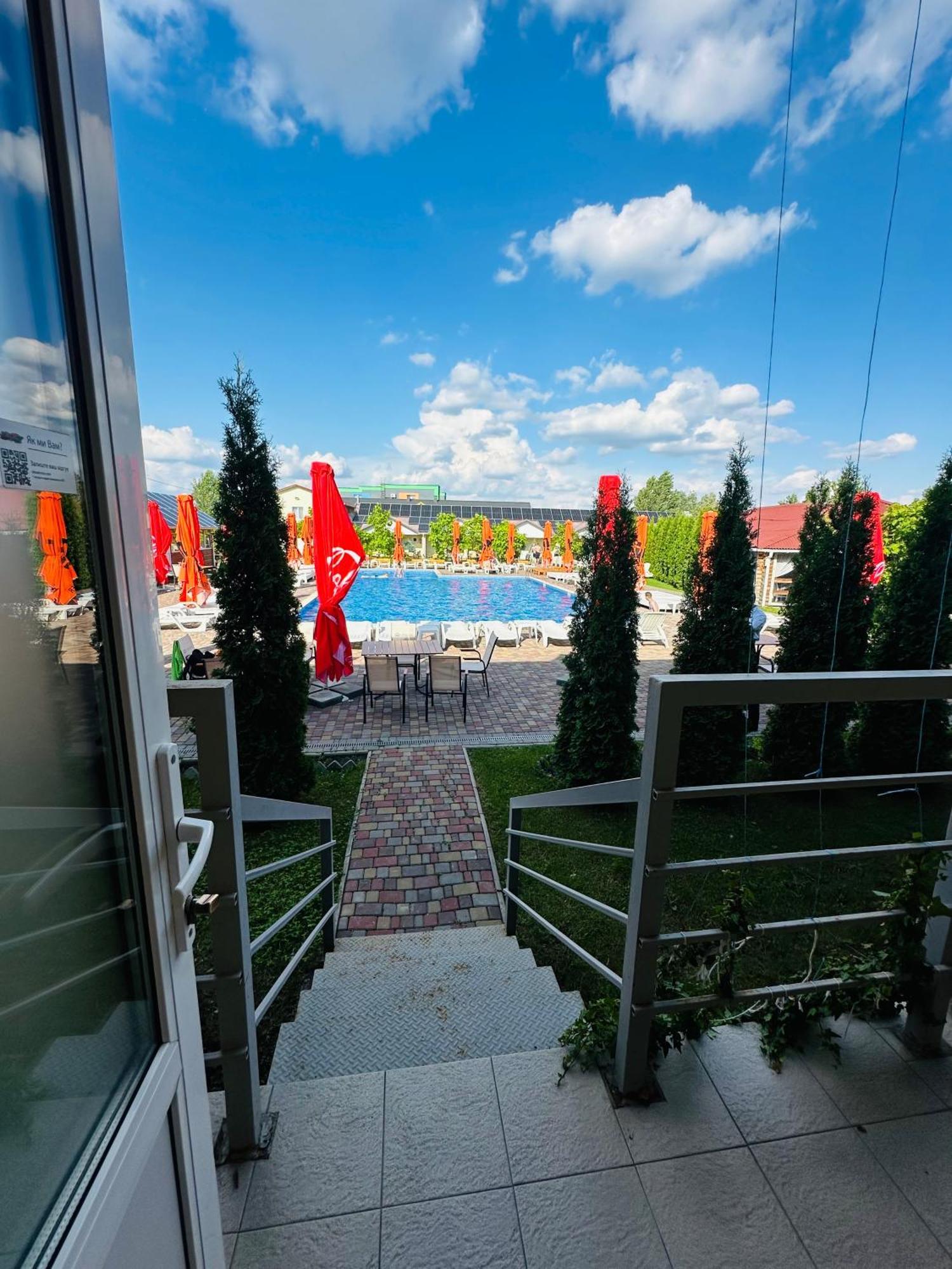 Райский Дворик Pogreby (Brovary) Exterior foto